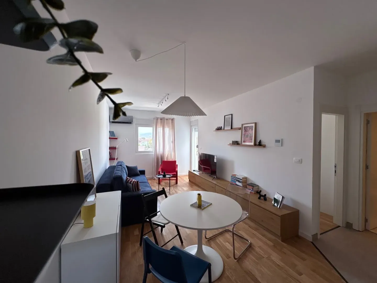 Modern and bright living room with a dining area.