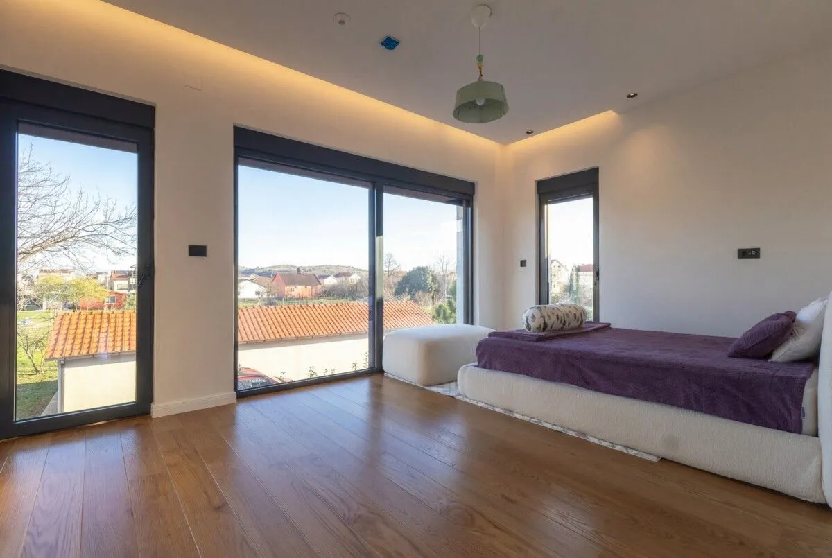 Sale, house, 250m², Gornja Gorica, Podgorica