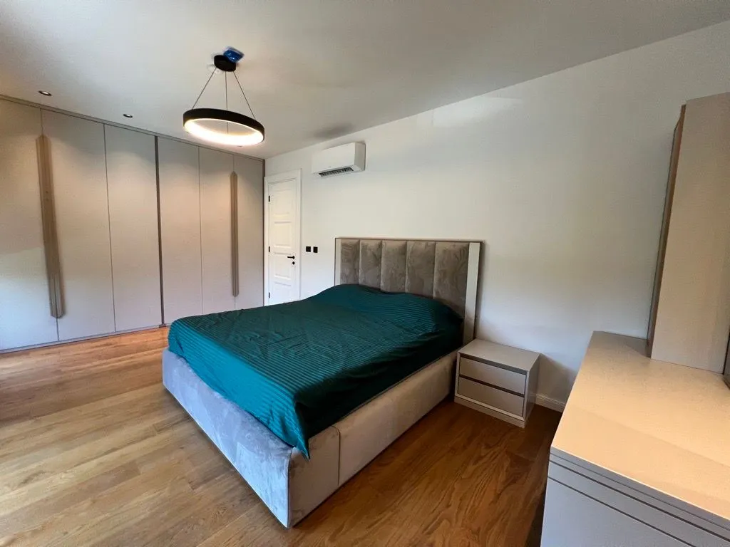 Izdavanje, kuća, 230m², Gornja Gorica, Podgorica