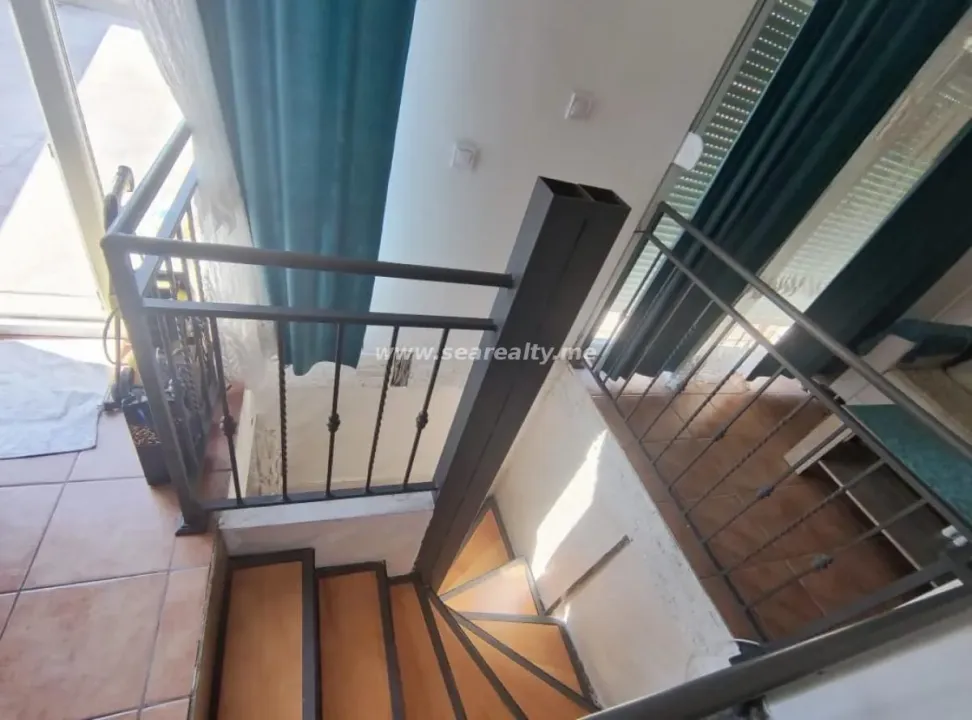 Izdavanje, trosoban stan, 100m², Budva, Crna Gora