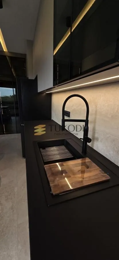 Izdavanje, trosoban stan, 82m², Olimp, Zvezdara Sve Podlokacije
