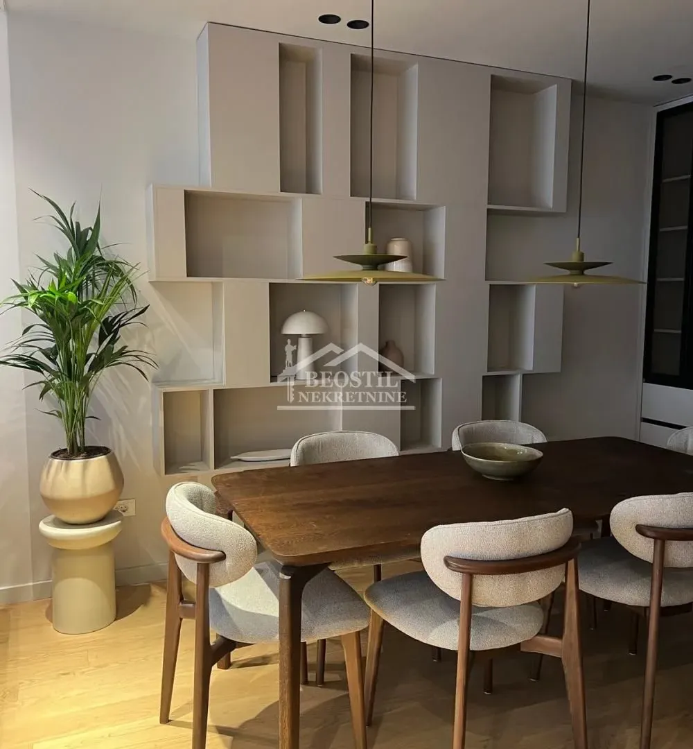 Izdavanje, četvorosoban stan, 112m², Stari Grad, Beograd
