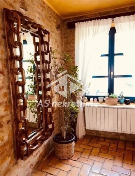 Izdavanje, kuća, 367m², Jajinci, Voždovac Sve Podlokacije