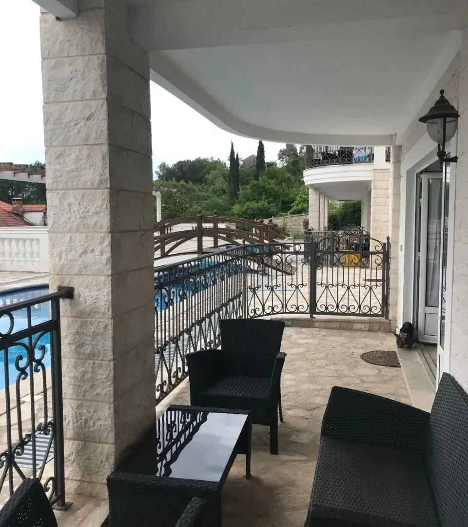 Izdavanje, jednosoban stan, 38m², Đenovići, Herceg Novi