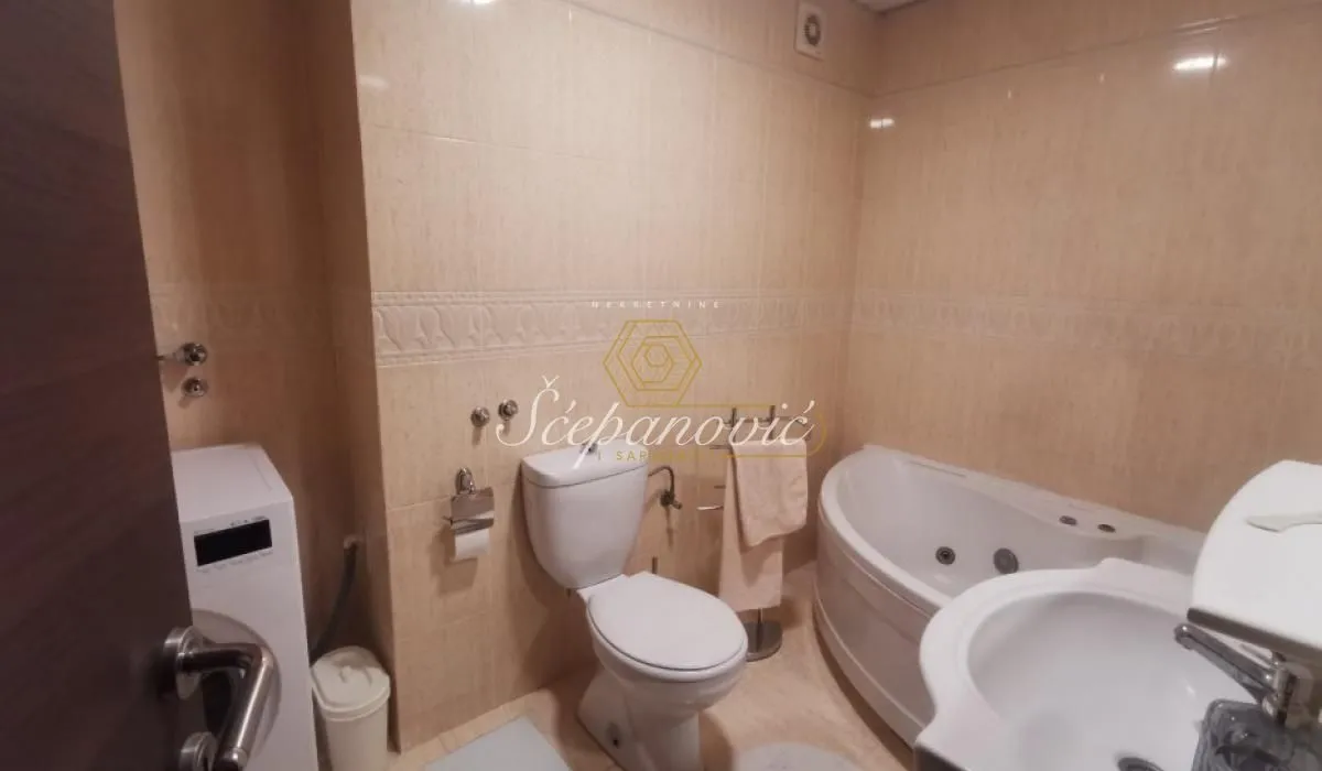 Prodaja, petosoban stan, 121m², Nova Detelinara, Novi Sad Sve Podlokacije