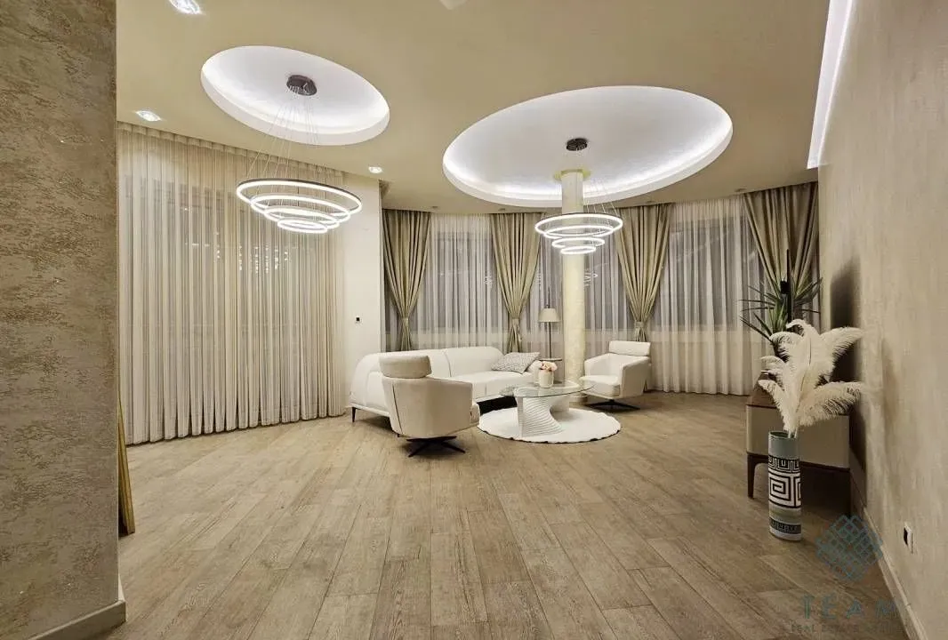 Prodaja, trosoban stan, 117m², Centar, Budva