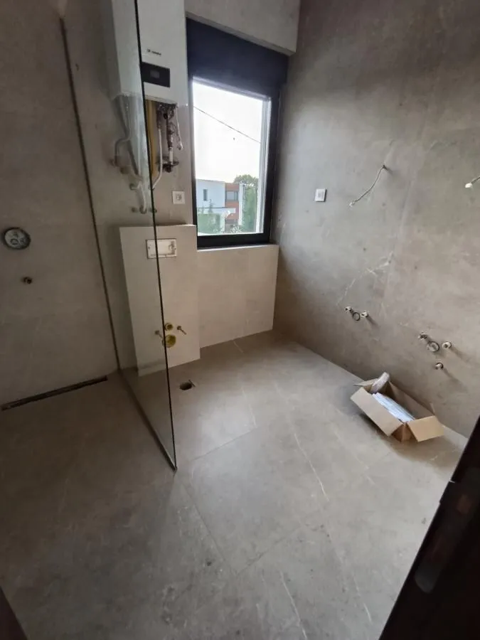 Prodaja, četvorosoban stan, 140m², Sremska Kamenica, Petrovaradin