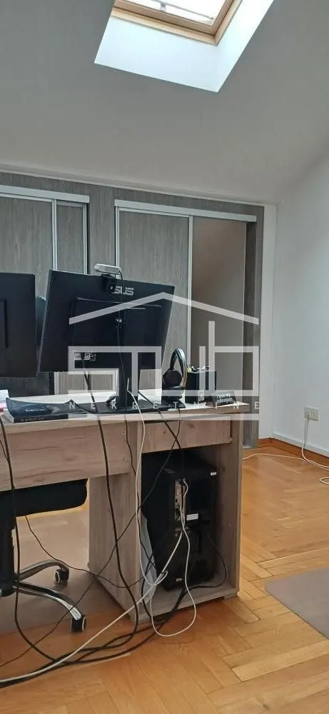 Izdavanje, četvorosoban stan, 204m², Vračar Sve Podlokacije, Beograd