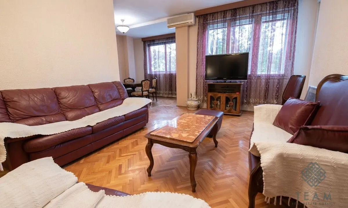 Izdavanje, dvosoban stan, 90m², Preko Morače, Podgorica