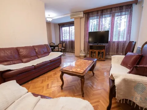 Izdavanje, dvosoban stan, 90m², Preko Morače, Podgorica - image 1