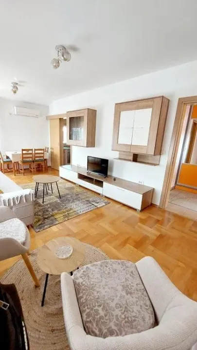 Izdavanje, jednosoban stan, 45m², Stari Aerodrom, Podgorica