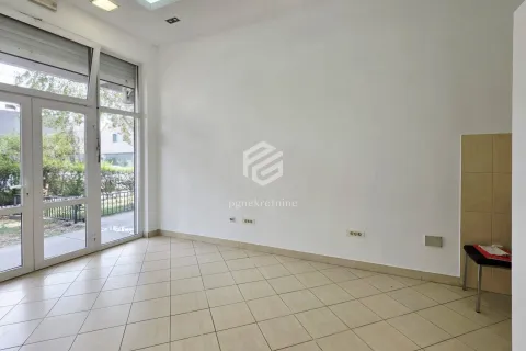 Rent, office space, 25m², Stari Aerodrom, Podgorica - image 3