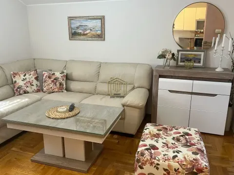Izdavanje, jednosoban stan, 43m², Ibričevina, Podgorica - image 1