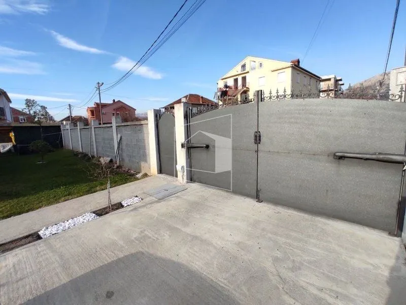 Rent, house, 160m², Murtovina, Podgorica
