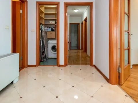 Izdavanje, trosoban stan, 140m², Preko Morače, Podgorica - image 11
