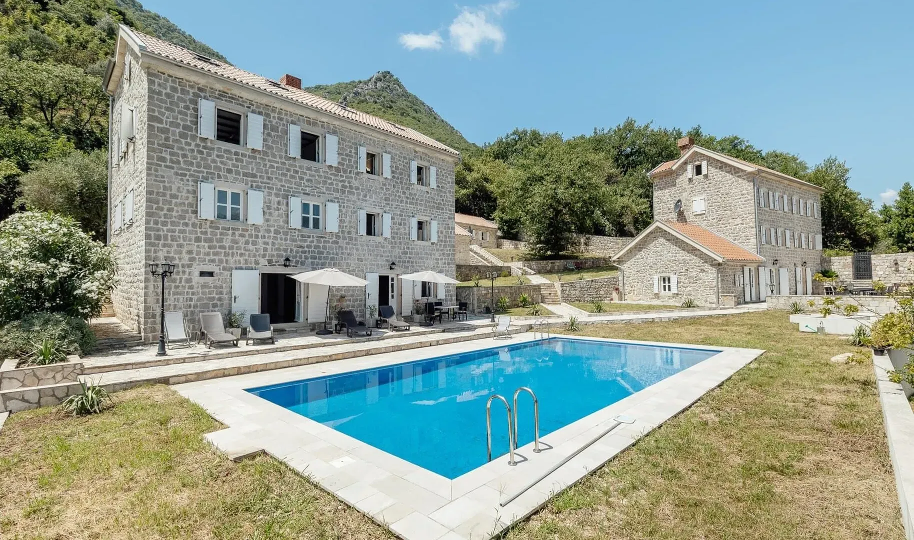 Sale, house, 800m², Prčanj, Kotor
