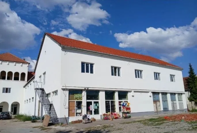 Prodaja, poslovni prostor, 2500m², Titel, Novi Sad