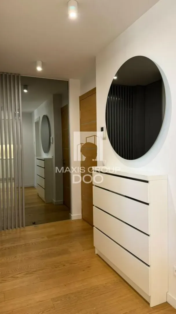Izdavanje, trosoban stan, 96m², Savski Venac, Beograd