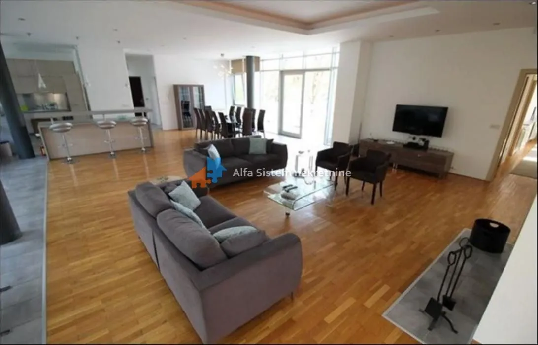 Izdavanje, četvorosoban stan, 250m², Savski Venac, Beograd