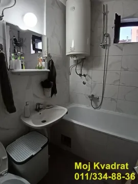 Kupatilo opremljeno kadom, umivaonikom i bojlerom. - image 11