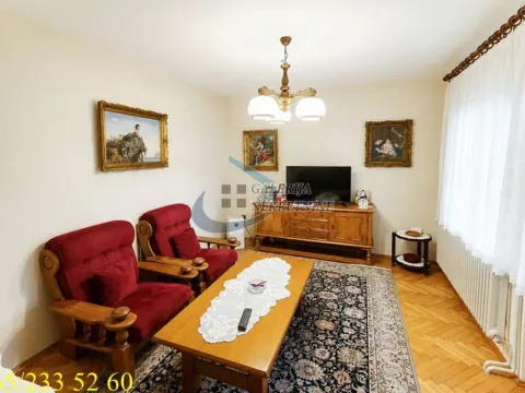 Prodaja, kuća, 212m², Centar, Inđija - image 1