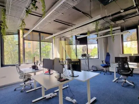 Poslovni prostor in Podbara