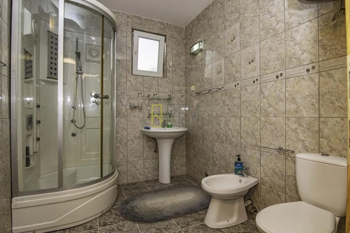 Prodaja, kuća, 400m², Danilovgrad, Crna Gora