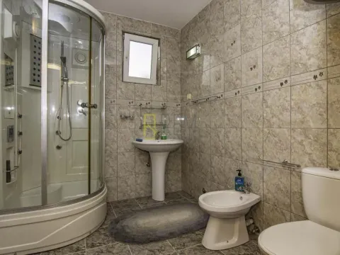 Prodaja, kuća, 400m², Danilovgrad, Crna Gora - image 18