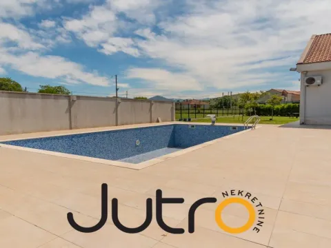 Izdavanje, kuća, 320m², Donja Gorica, Podgorica - image 9