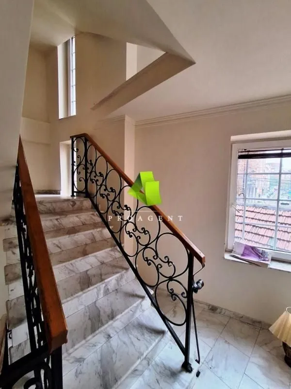 Rent, office space, 620m², Medijana, Niš