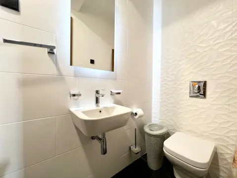 Izdavanje, dvosoban stan, 70m², Ljubović, Podgorica - image 13