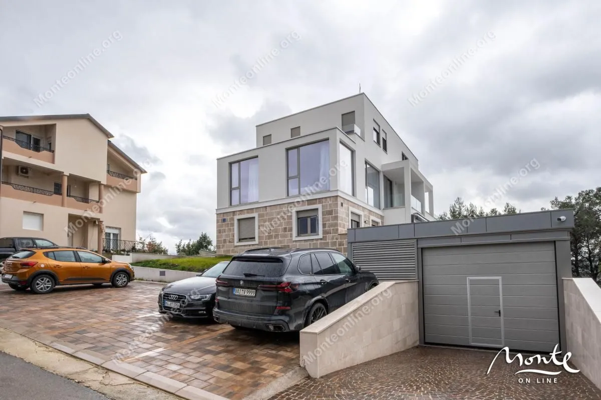 Prodaja, dvosoban stan, 90m², Tivat, Crna Gora