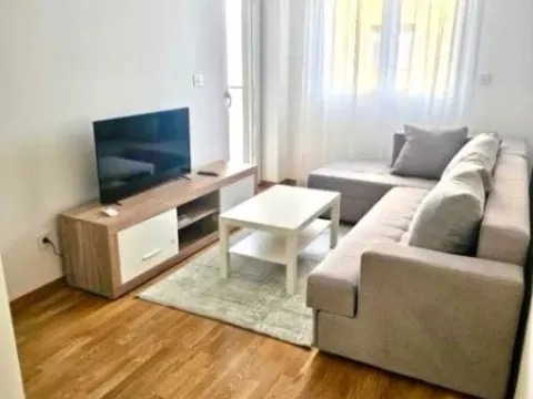 Izdavanje, jednosoban stan, 40m², Ljubović, Podgorica