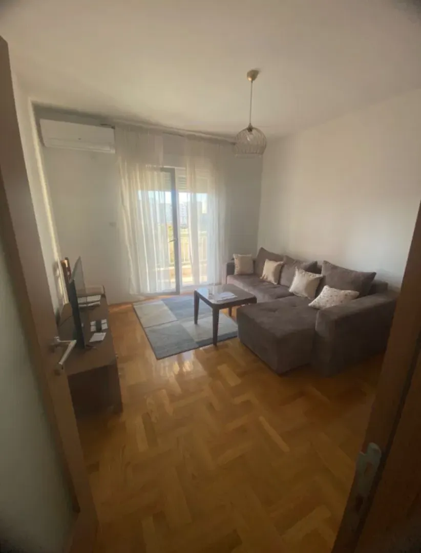 Izdavanje, jednosoban stan, 43m², Tuški Put, Podgorica