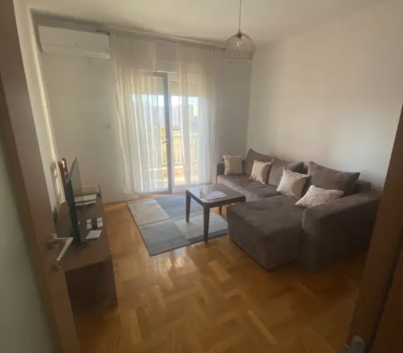 Izdavanje, jednosoban stan, 43m², Tuški Put, Podgorica