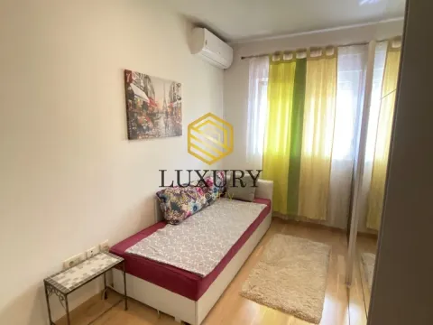 Rent, two bedroom apartment, 76m², City Kvart, Podgorica - image 11