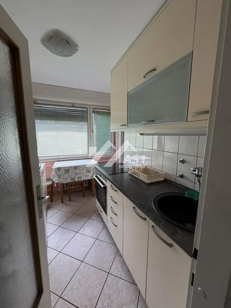 Smaller kitchen with a dining table by the window.