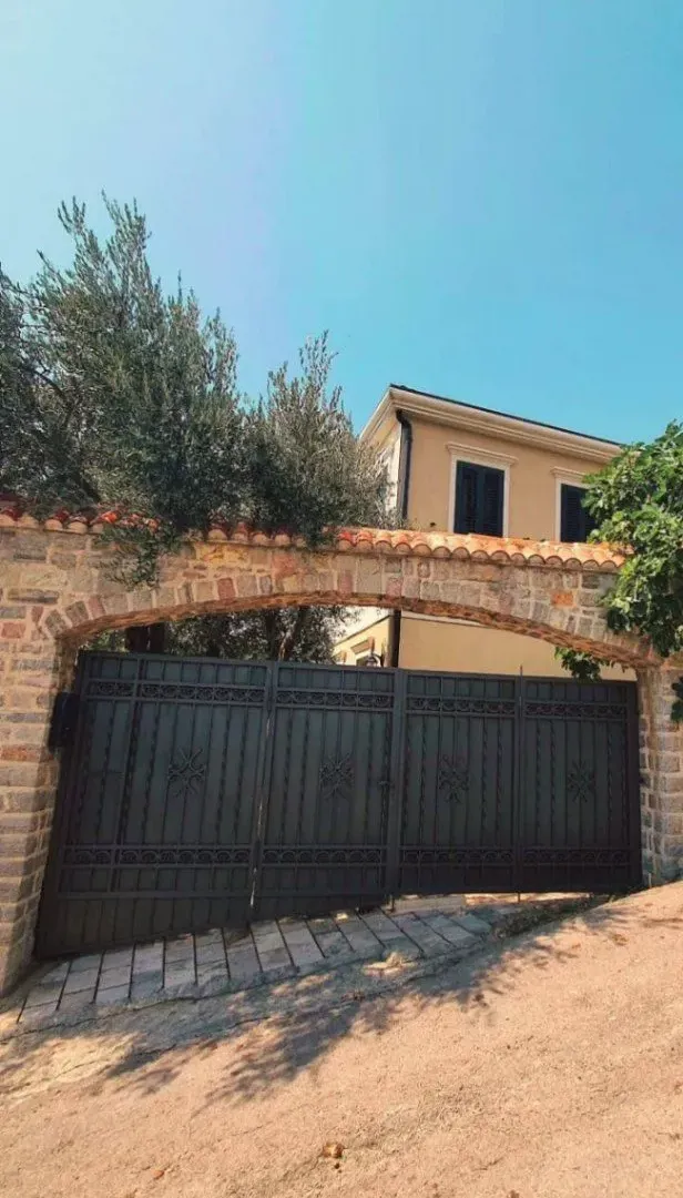 Sale, house, 100m², Reževići, Budva