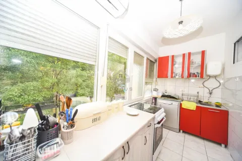 Izdavanje, trosoban stan, 70m², Centar, Podgorica - image 5