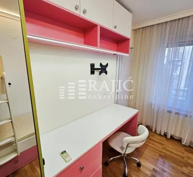 Children's bedroom with a desk and bed. - image 8