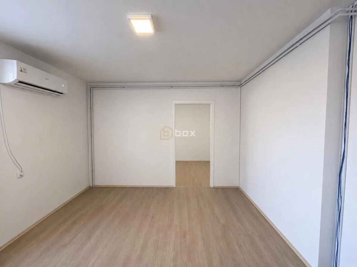 Rent, office space, 68m², Medijana, Niš