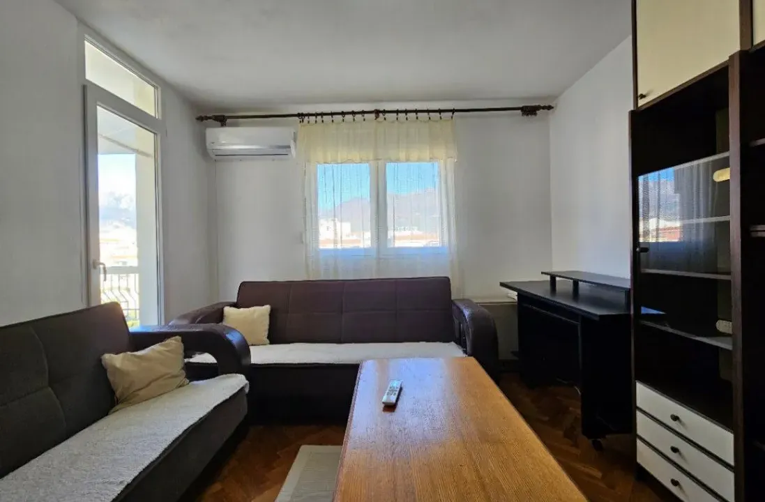 Izdavanje, jednosoban stan, 50m², Centar, Bar