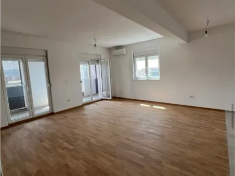 Prodaja, trosoban stan, 106m², Stari Aerodrom, Podgorica - image 3