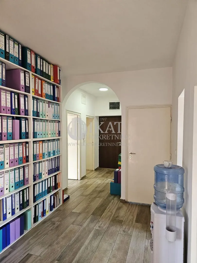 Izdavanje, trosoban stan, 80m², Južni Bulevar, Vračar Sve Podlokacije