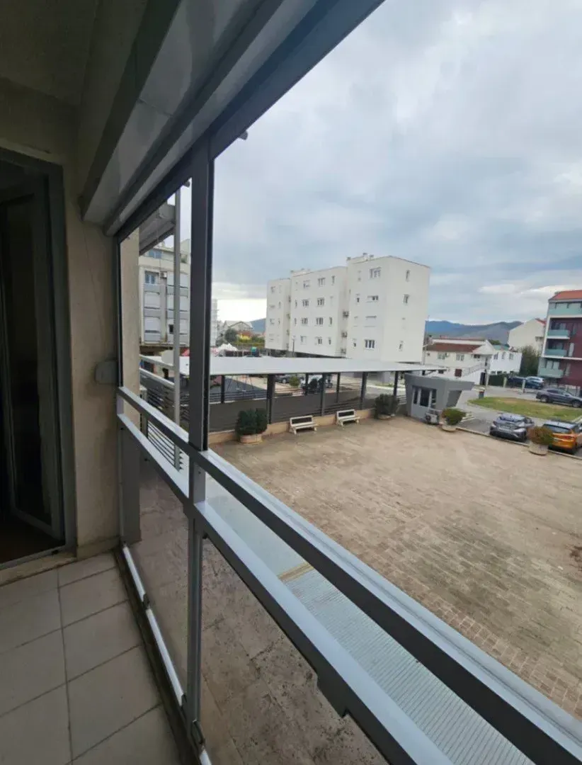 Izdavanje, jednosoban stan, 43m², Tološka šuma, Podgorica