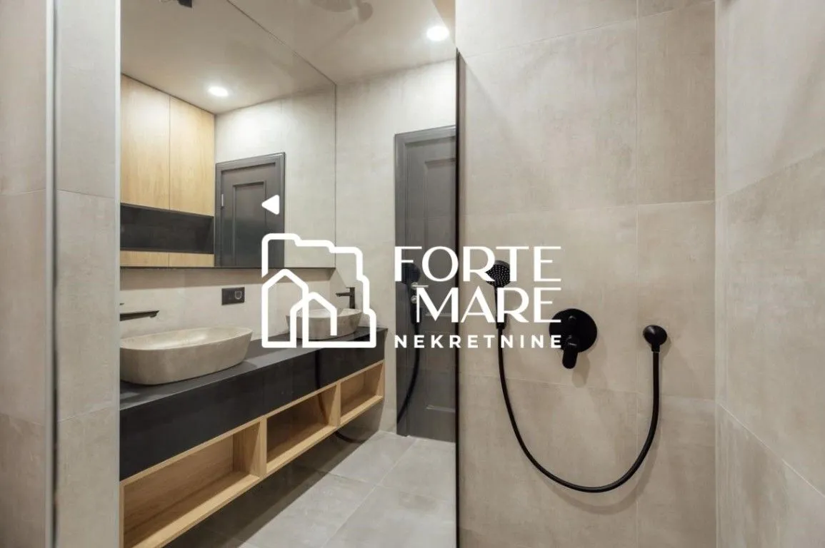 Prodaja, trosoban stan, 152m², Savina, Herceg Novi