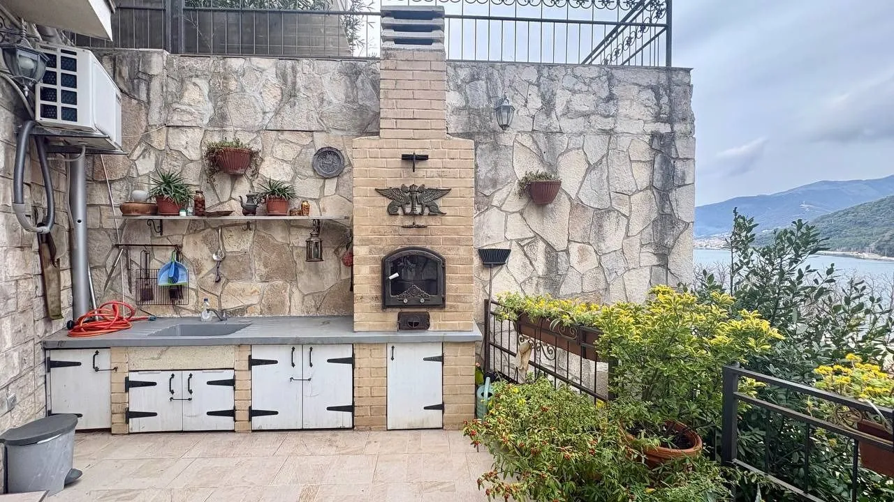 Prodaja, trosoban stan, 180m², Lepetani, Tivat