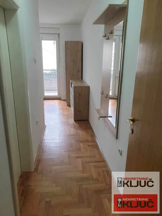 Izdavanje, garsonjera, 25m², Sajmište, Novi Sad