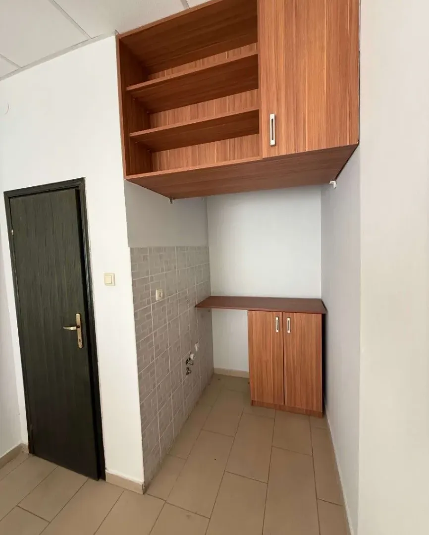 Izdavanje, poslovni prostor, 18m², Vezirov Most, Podgorica