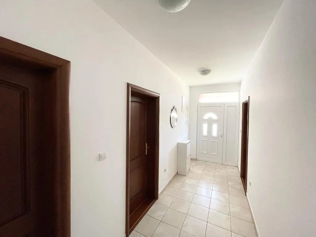 Prodaja, dvosoban stan, 88m², Đenovići, Herceg Novi
